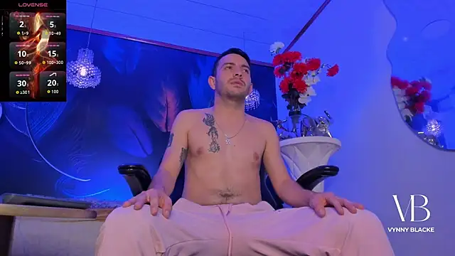 VynnyBlacke  online show from October 21, 8:45 pm