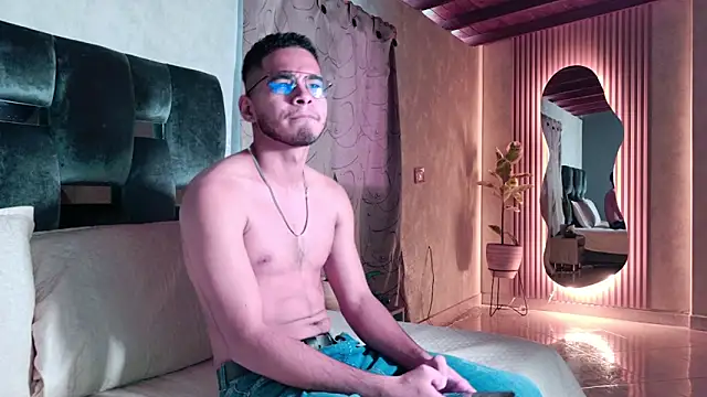 Jaybrown  1 online show from December 1, 8:01 pm