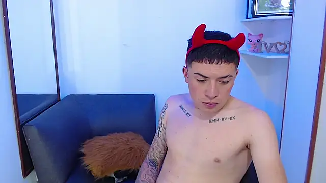 Snapshot of Adam_Blaze chatting on October 16, 6:38 pm Adam Blaze online show from October 16, 6:38 pm