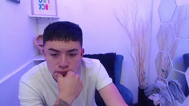 Snapshot of Adam_Blaze chatting on October 2, 6:01 pm Adam Blaze online show from October 2, 6:01 pm