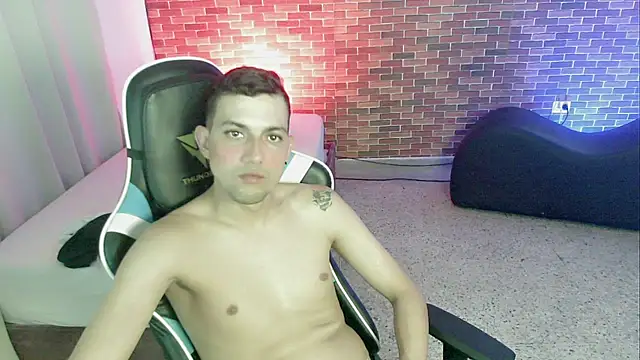 Snapshot of Bulls_23_ chatting on September 29, 11:33 pm Bulls 23 online show from September 29, 11:33 pm