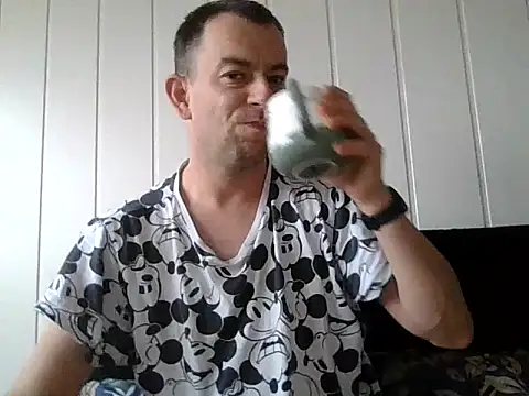 Snapshot of VanBeatPL chatting on October 18, 6:40 am VanBeatPL online show from October 18, 6:40 am
