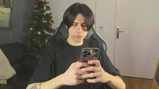 Ellis Rin online show from December 2, 9:40 pm