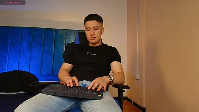 Snapshot of EthanConnor_ chatting on October 6, 12:32 pm EthanConnor online show from October 6, 12:32 pm