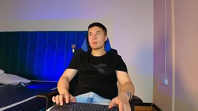 Snapshot of EthanConnor_ chatting on October 16, 12:24 pm EthanConnor online show from October 16, 12:24 pm