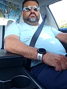 Roddog18 online show from April 22, 11:53 pm