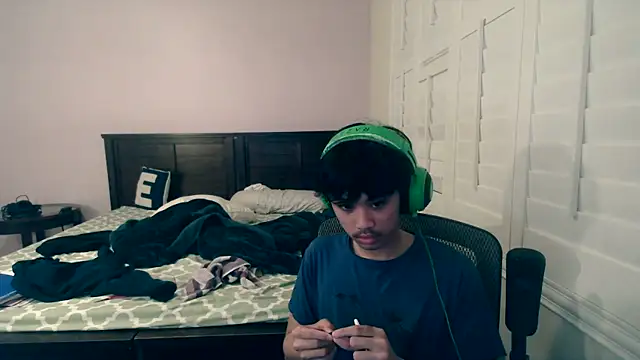 youngasianboy2007 online show from April 26, 9:18 am