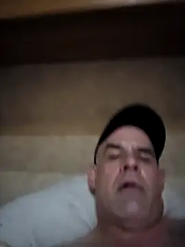 Snapshot of DeeBestEver chatting on October 3, 11:43 pm DeeBestEver online show from October 3, 11:43 pm