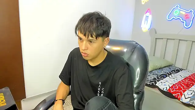 StiwenTwink online show from November 14, 7:15 pm