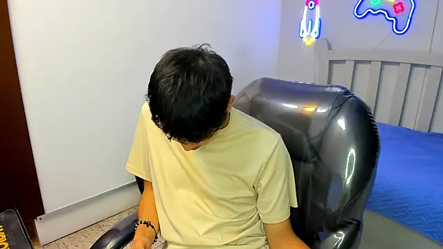 StiwenTwink online show from November 19, 7:47 pm