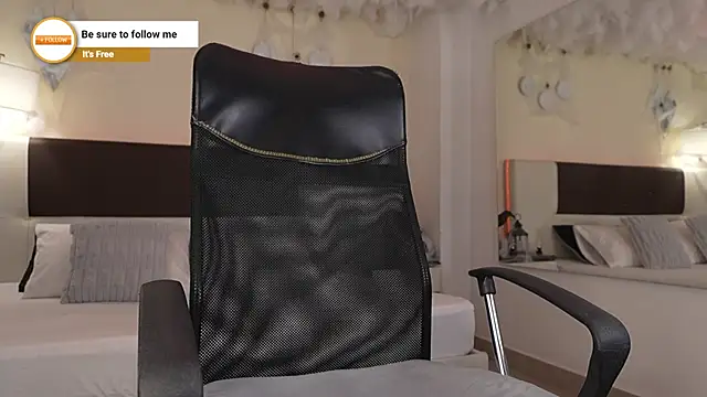 DanteeStone online show from October 27, 8:44 pm