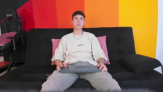 LukeSavagge online show from October 15, 8:49 pm