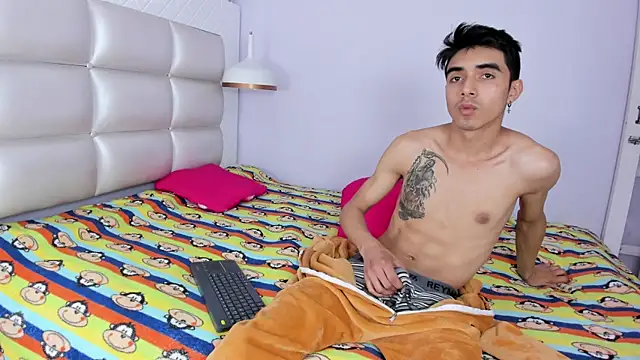 Snapshot of Hottie_Guy chatting on October 10, 7:07 pm Hottie Guy online show from October 10, 7:07 pm