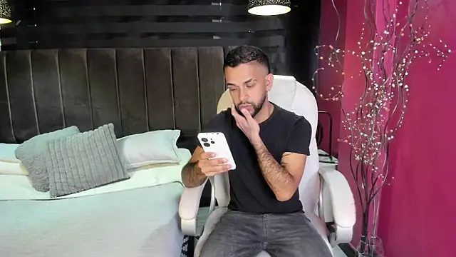 Snapshot of Lobo_sex21 chatting on October 17, 9:19 pm Lobo sex21 online show from October 17, 9:19 pm