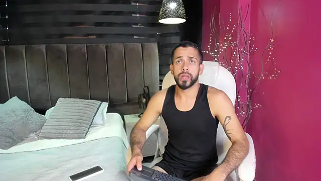 Snapshot of Lobo_sex21 chatting on October 14, 7:32 pm Lobo sex21 online show from October 14, 7:32 pm