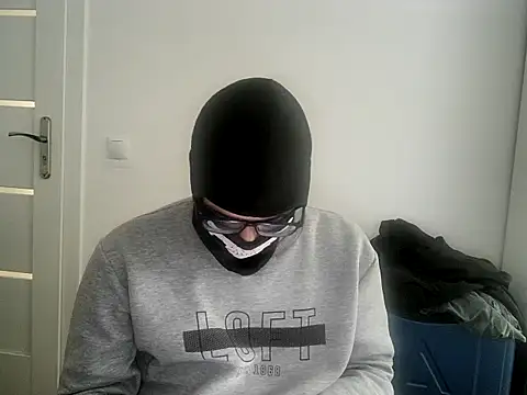 Snapshot of nofaceking20 chatting on October 5, 1:37 pm nofaceking20 online show from October 5, 1:37 pm