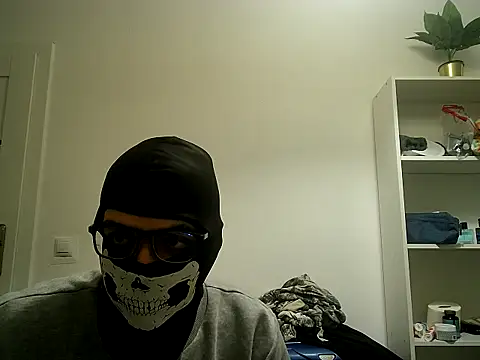 Snapshot of nofaceking20 chatting on October 13, 1:39 pm nofaceking20 online show from October 13, 1:39 pm