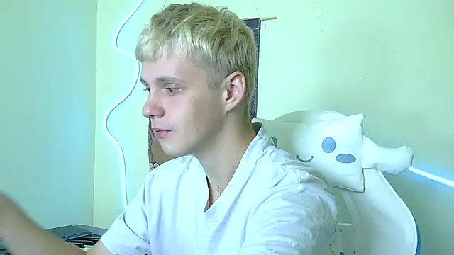 Snapshot of _Timmy_Boy_ chatting on October 5, 11:14 am Timmy Boy online show from October 5, 11:14 am