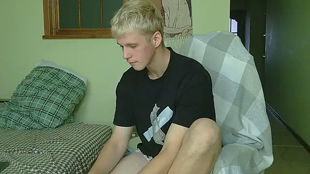 Snapshot of _Timmy_Boy_ chatting on October 17, 10:30 am Timmy Boy online show from October 17, 10:30 am