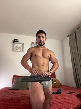 Ezzio Scolaro online show from April 21, 1:42 am