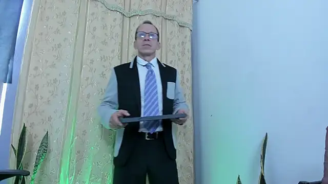  axelking  online show from April 23, 12:29 pm