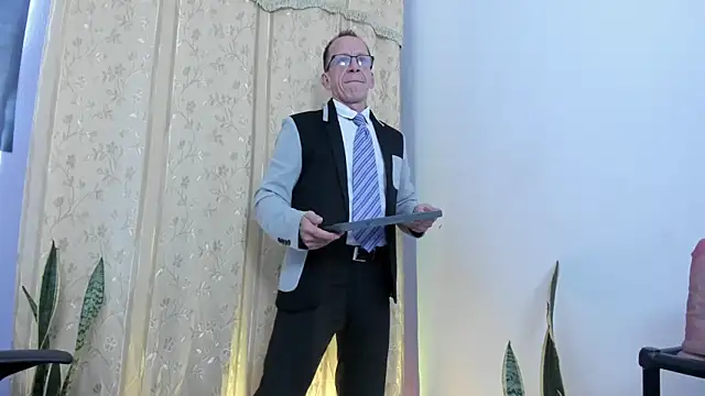  axelking  online show from April 23, 11:37 am