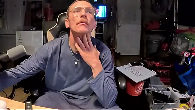 AverageMaleJay online show from November 9, 2:37 am