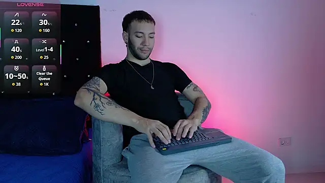 angel kyrozz online show from April 22, 7:07 pm