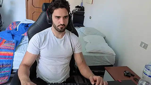 Al3xox02 online show from April 20, 9:56 am