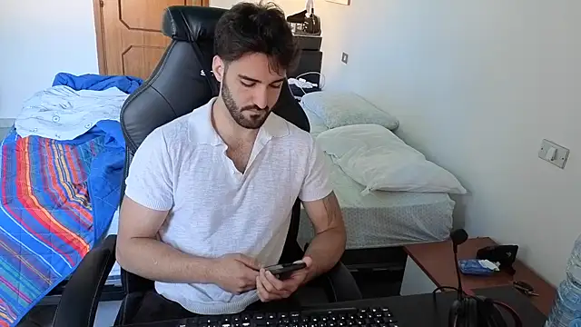 Al3xox02 online show from April 18, 12:50 pm