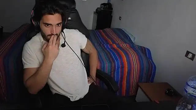 Al3xox02 online show from April 22, 6:34 pm