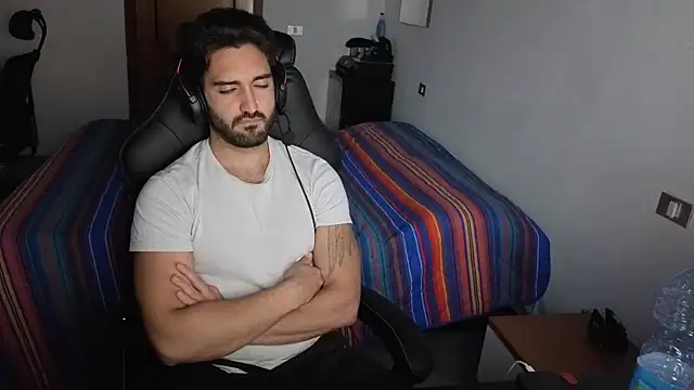 Al3xox02 online show from April 15, 7:58 pm