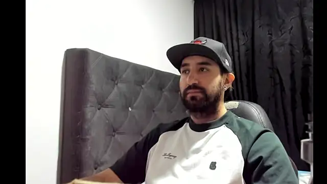 coolfriki online show from November 19, 4:23 am