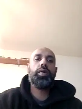 T1T012 online show from March 26, 3:49 pm