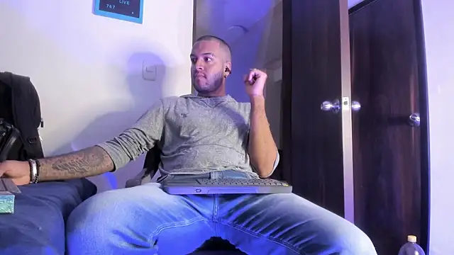 Dann 17  online show from November 28, 4:09 pm