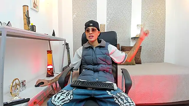 Snapshot of JacobBlackwell_ chatting on October 12, 8:03 pm JacobBlackwell online show from October 12, 8:03 pm