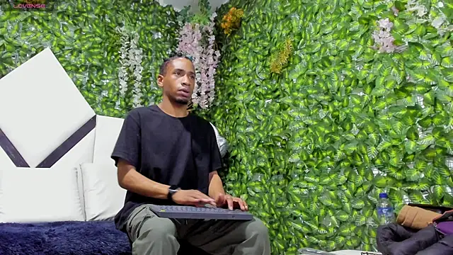 REDBRYAN EBANO online show from October 24, 7:59 pm