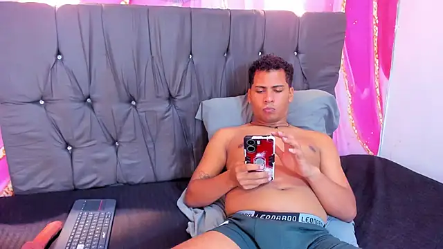 Raphael LatinBoy online show from October 16, 4:31 am