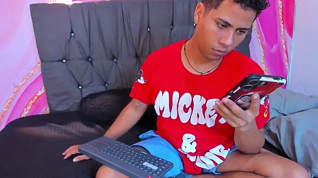 Raphael LatinBoy online show from October 15, 4:09 am