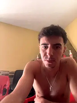 Snapshot of suarezz_ chatting on October 8, 11:25 am suarezz online show from October 8, 11:25 am