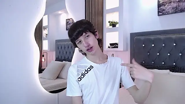 Emo Boy  online show from March 19, 8:12 pm