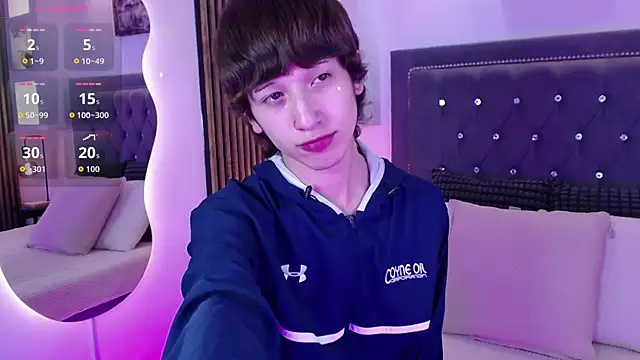 Emo Boy  online show from April 22, 8:35 pm