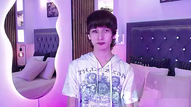 Emo Boy  online show from April 23, 8:33 pm