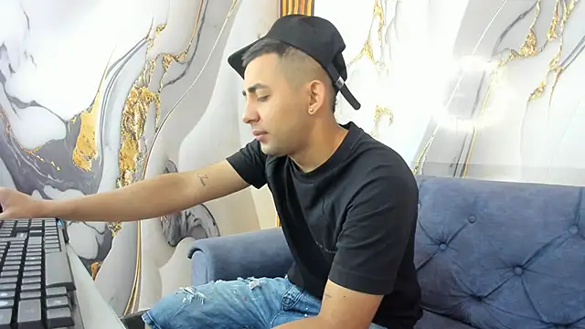 Snapshot of Jacob_LatinGuy chatting on October 18, 12:32 pm Jacob LatinGuy online show from October 18, 12:32 pm