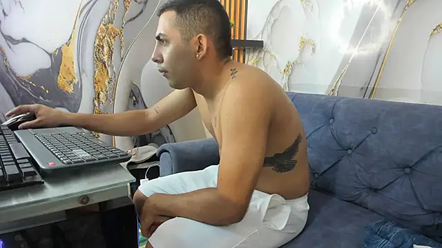 Snapshot of Jacob_LatinGuy chatting on October 10, 2:22 pm Jacob LatinGuy online show from October 10, 2:22 pm