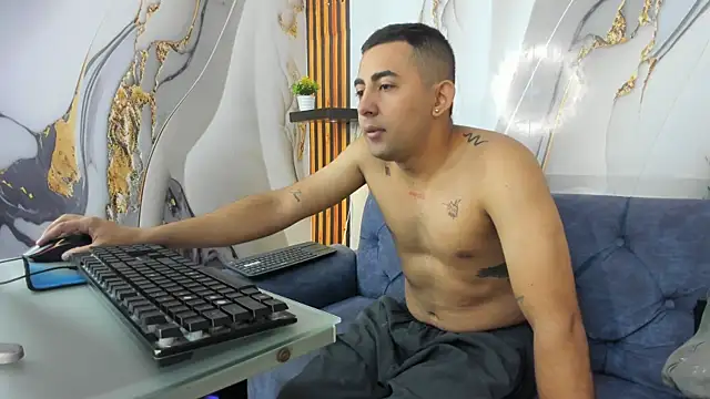 Snapshot of Jacob_LatinGuy chatting on October 17, 12:31 pm Jacob LatinGuy online show from October 17, 12:31 pm