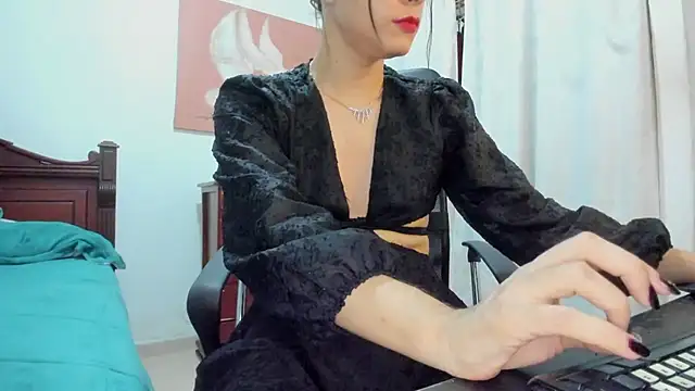 Snapshot of latinhairybear chatting on October 12, 6:57 pm latinhairybear online show from October 12, 6:57 pm