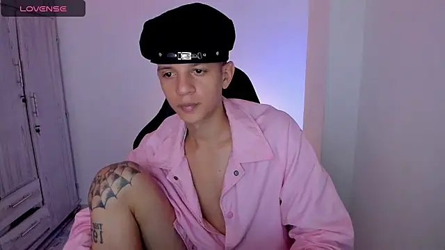 tylernova online show from April 24, 3:31 am