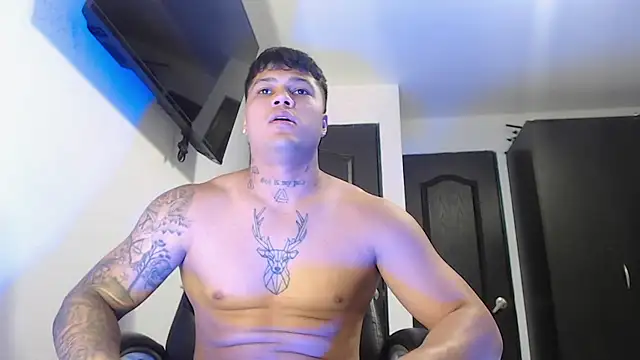 Snapshot of Boyhot_00 chatting on October 18, 4:28 am Boyhot 00 online show from October 18, 4:28 am