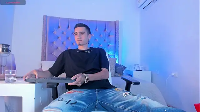 Snapshot of Ethan_Boy_ chatting on October 17, 9:41 pm Ethan Boy online show from October 17, 9:41 pm